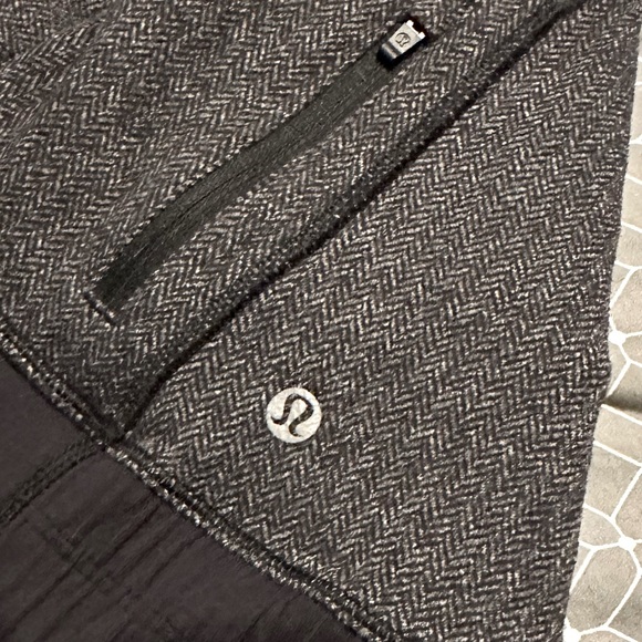 Lululemon Think Fast Hoodie sweatshirt Gray Black heathered rushed hem Size 8 - Picture 5 of 5